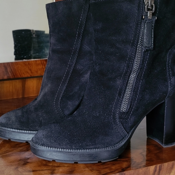 Aquatalia black suede bootie size 8 weatherproof boot - Picture 2 of 7